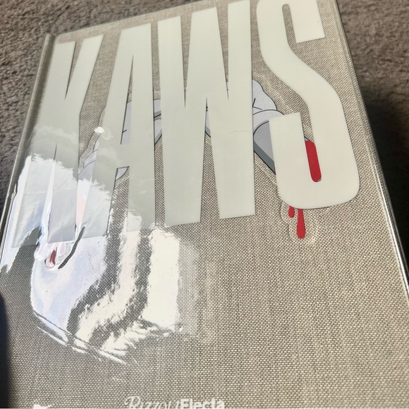 KAWS Rizzoli book - Picture 2 of 3